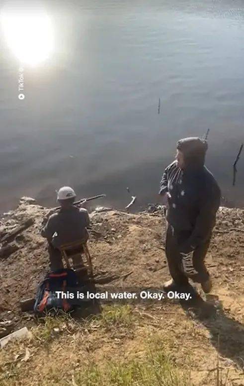 澳洲华人:滚走！这里不欢迎中国人！澳洲华人父子湖边钓鱼遭遇种歧澳洲华人，结局大快人心！