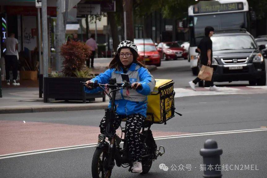 澳洲华人:反映 | 工作待遇恶化！澳洲华人送餐员愤起公开抗议澳洲华人，却遭熊猫外卖指控扰乱治安...